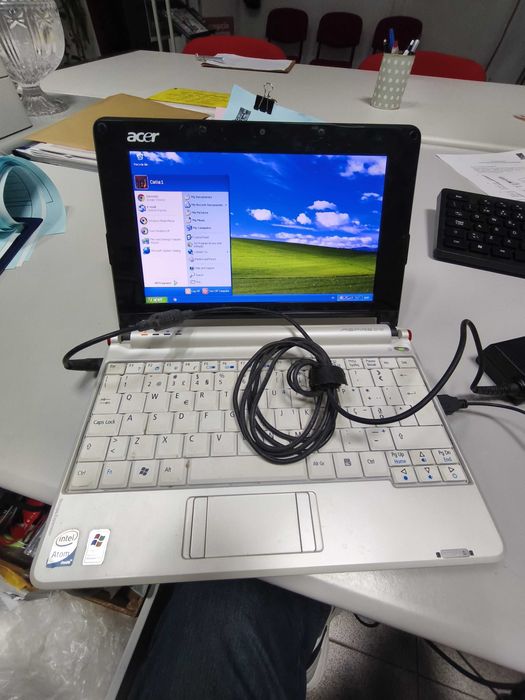 Portátil Acer Aspire One - Series Model ZG5 A FUNCIONAR c/carregador