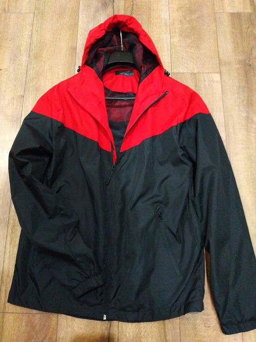 Спортивні куртки Nike, Primark