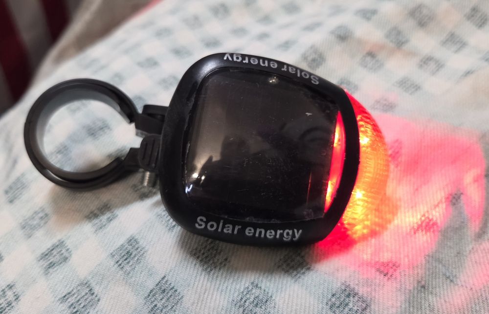 Luz traseira bicicleta solar