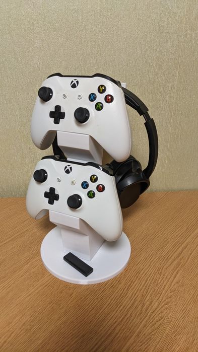 GameTower Duo – вертикальна підставка для двох контролерів і гарнітури