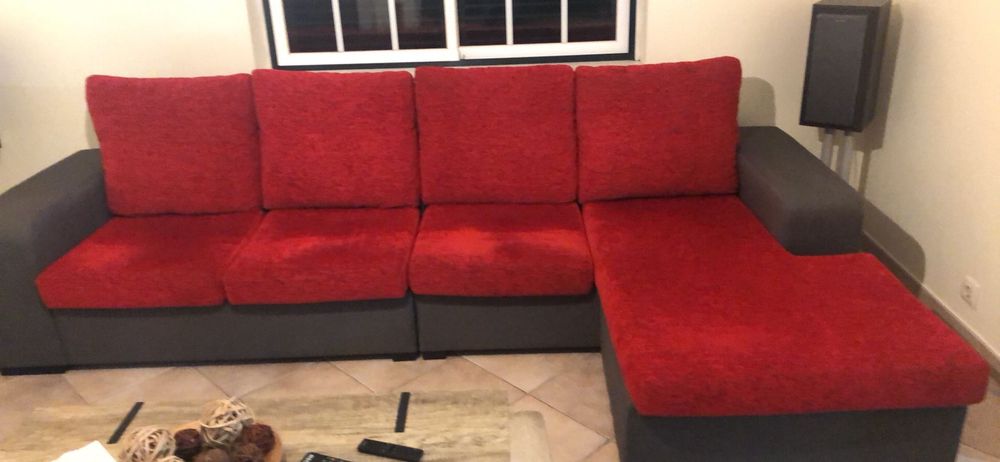 Vendo sofá chaiselong direito ou esquerdo, como novo.300€ negociave
