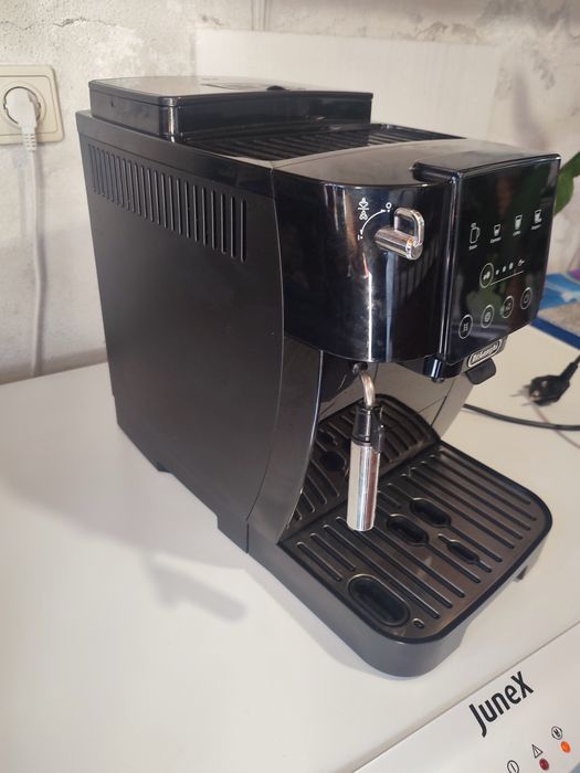 Máquina de café Delonghi magnífica Start