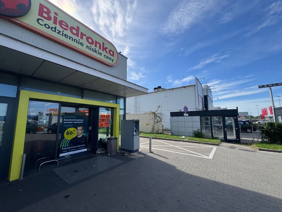 Obok Biedronki.Lokal handlowo-usługowy z witryną, okolice M1.