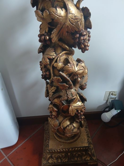 Coluna em talha dourada genuína