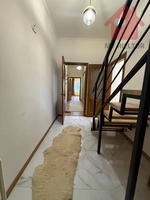 Продаж трикімнатної квартири по вул. Гвардійська