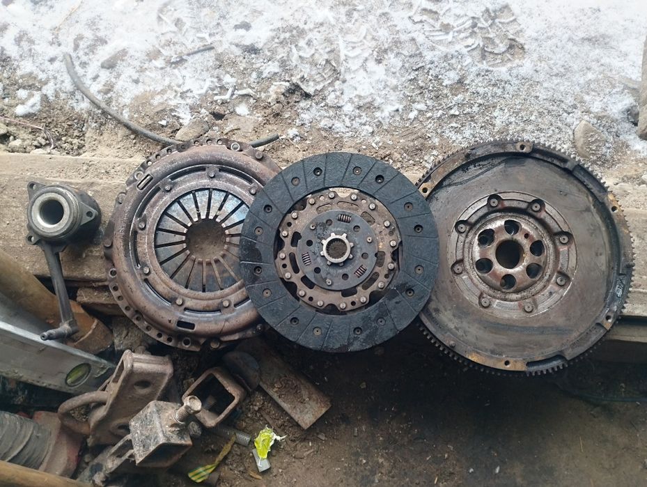 Продам форсунки  і комплект зчеплення