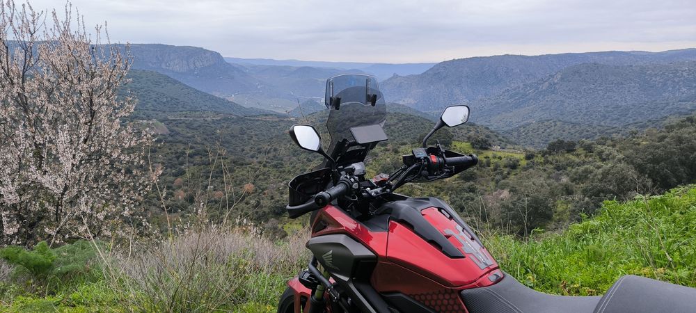 Honda NC 750x com todos os extras OUT2020