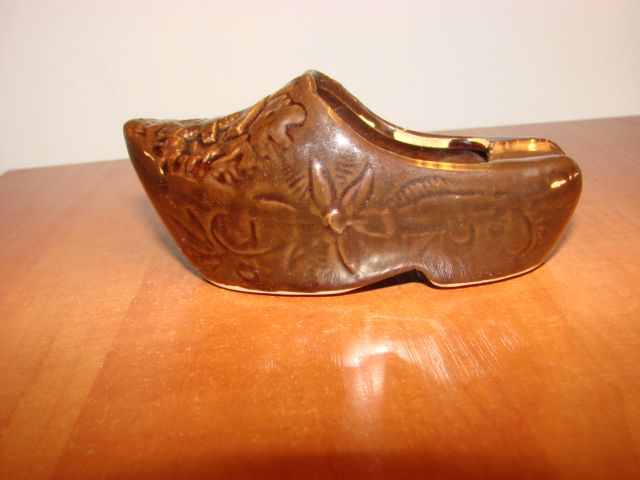 stary ceramiczny chodak-popielniczka z wiatrakiem B