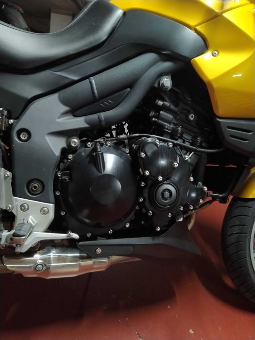 Triumph Tiger 1050 - Troco por Scooter ou mota menor