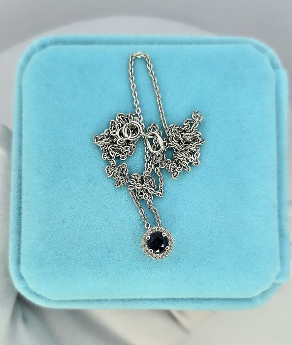 Подвеска с сапфиром и бриллиантами