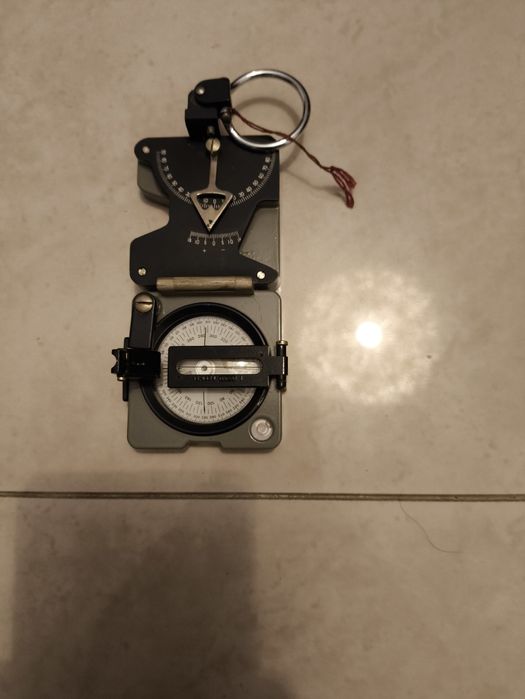 Bússola e clinómetro suíço Meridian (INCA 15.8934) – Verde azeitona –