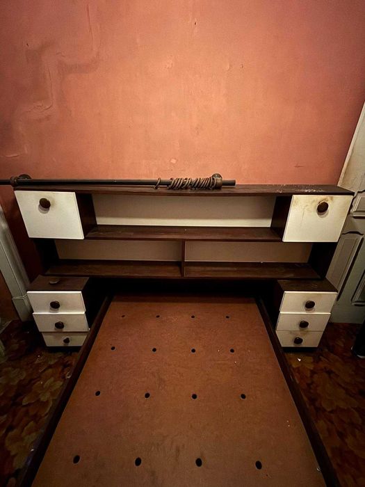 Cama de Corpo e Meio + Cabeceira com Arrumação