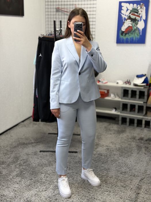 Жіночий класичний костюм Zara