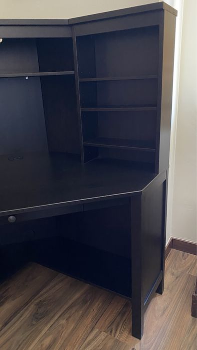 Secretaria de canto com estante IKEA HEMMES