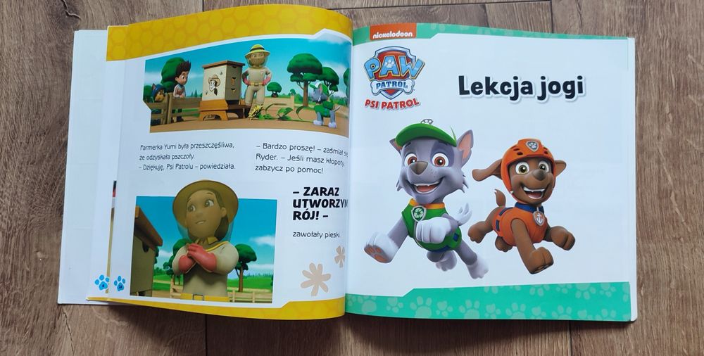 Książka z serii Psi Patrol z naklejkami