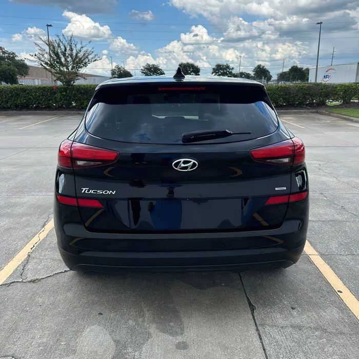 Hyundai Tucson SE      2019