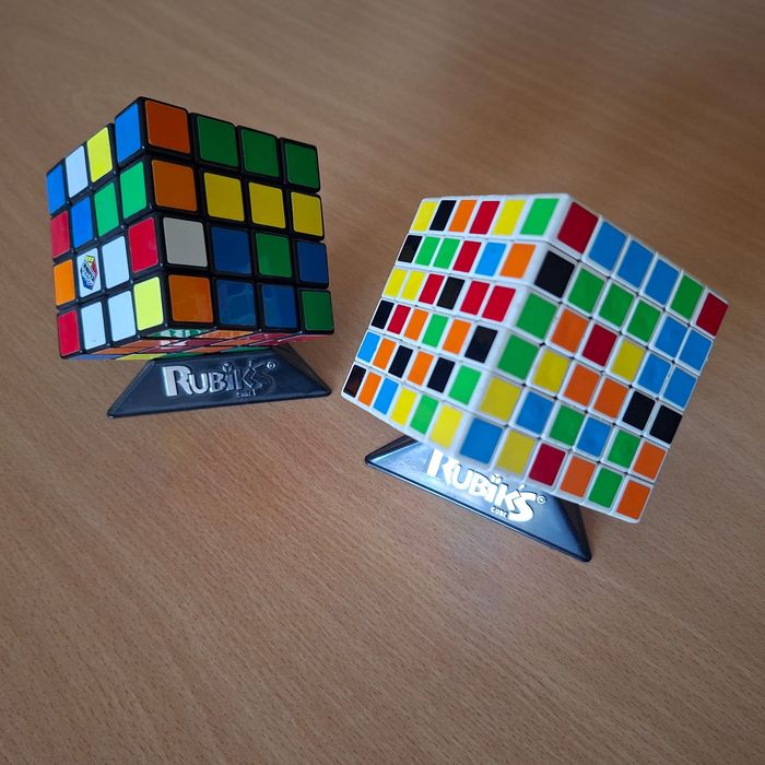 O pack da frustração: Rubik's 4x4 Preto + V-Cube 7x7