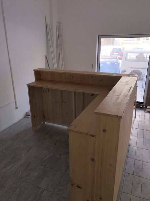 Balcão para bar, restaurante, barbearia de madeira Pinho, palete e OSB