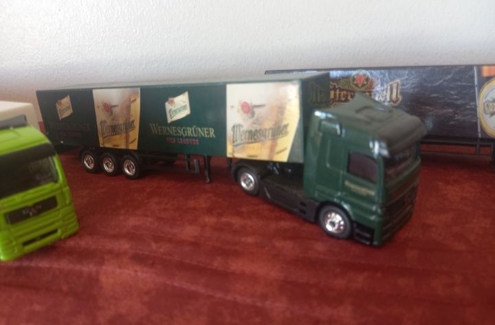 Conjunto 4 camiões 1:87