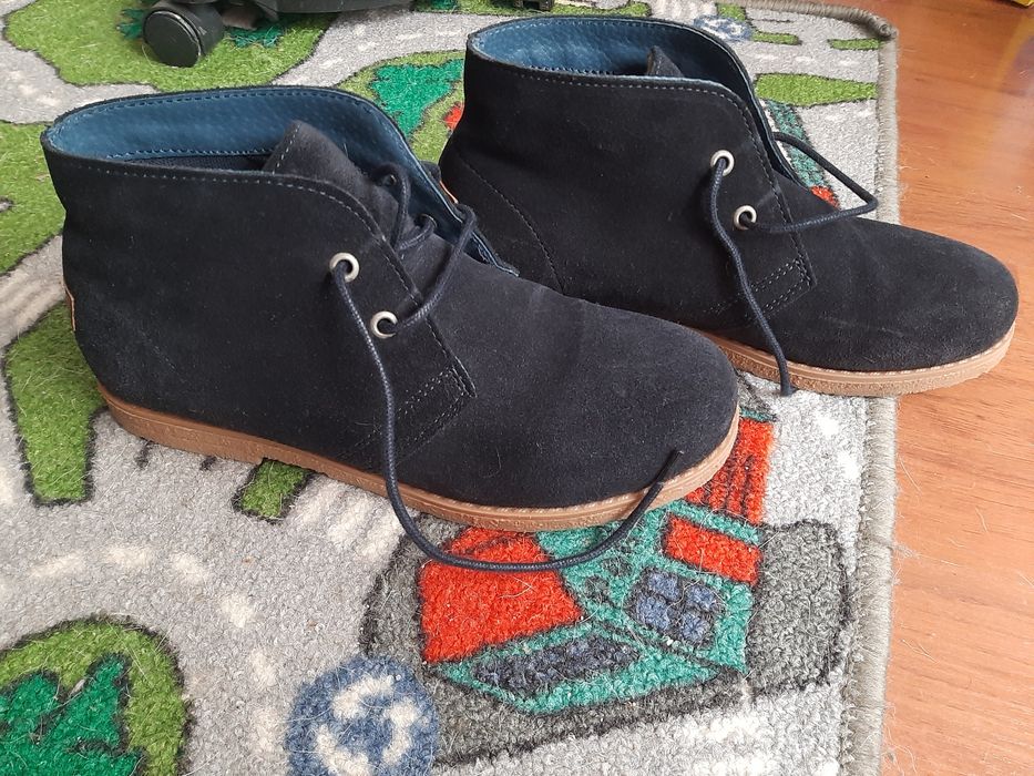 Sapatos em camurça