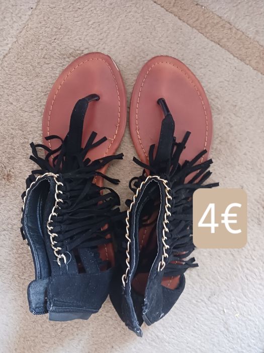 Sandálias com franjas