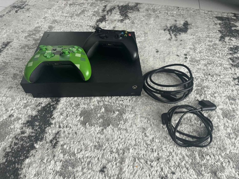Konsola Xbox one x stan idealny mało używany . 1 TB.  Okazja