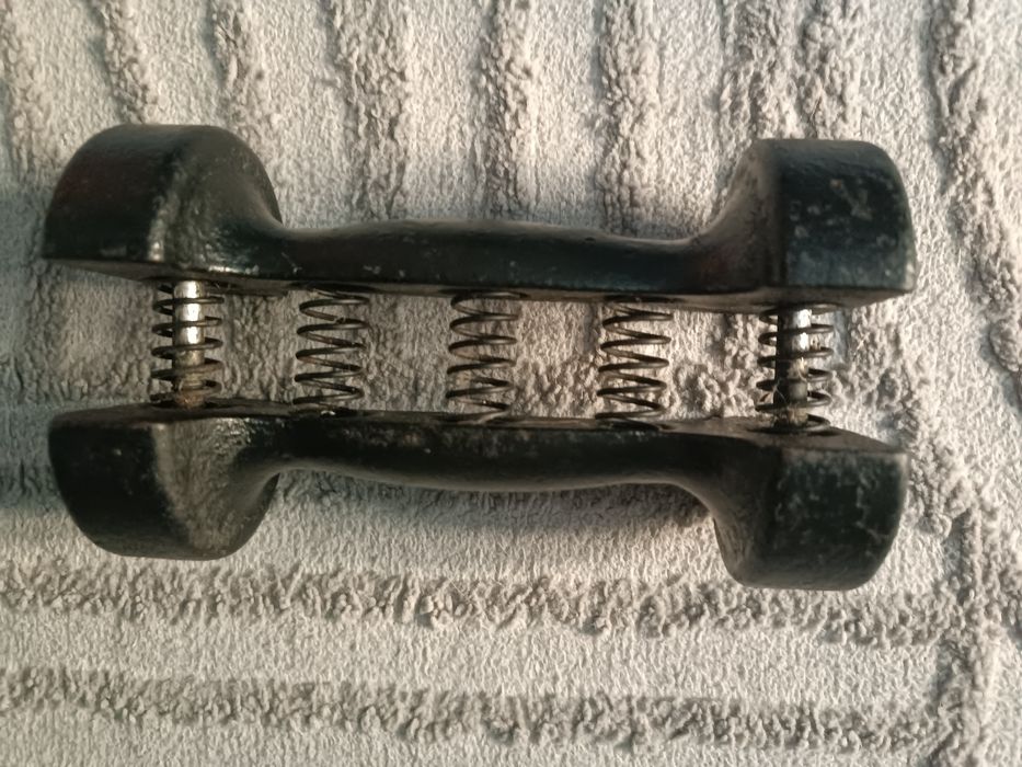 Гантеля -еспандр