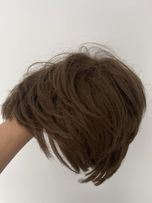 perukaśredni blond jasny brąz