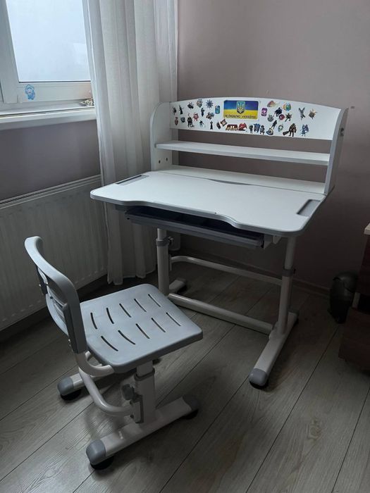 Продам школьную парту