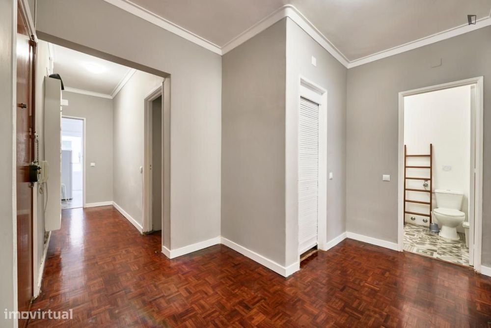 Quarto - localizado em Benfica Lisbon