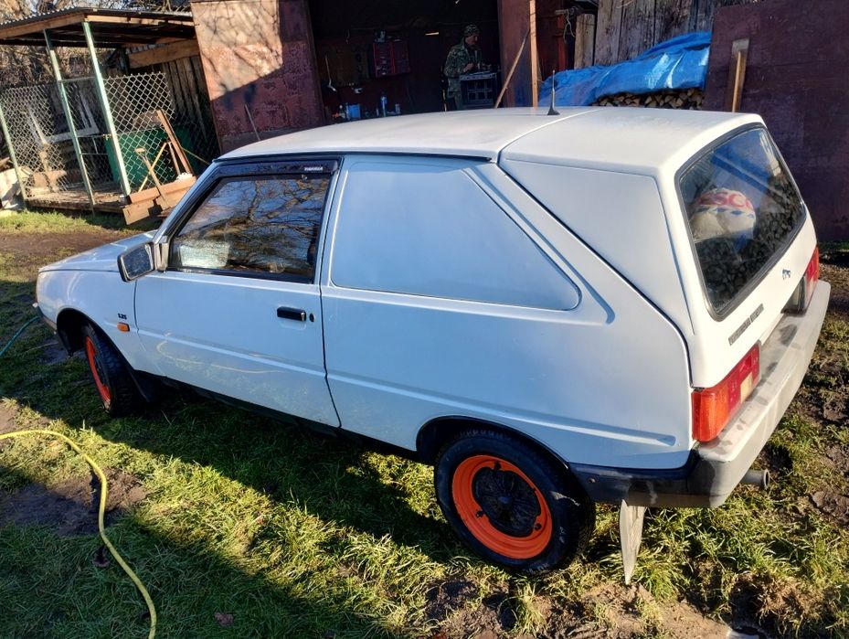 Машина  автомобіль