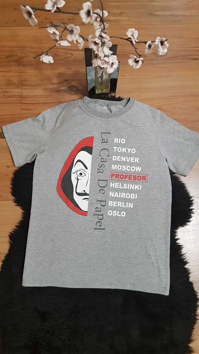 Nowość 2024:) t-shirt "DOM Z PAPIERU " roz 146