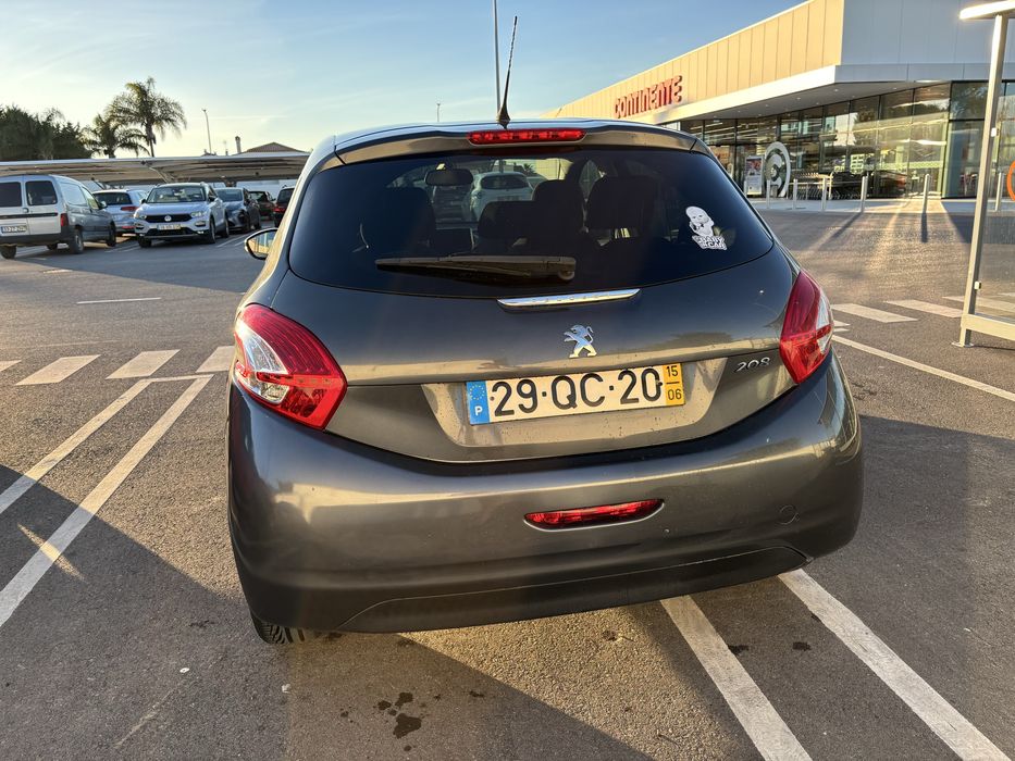 PEUGEOT 208 1.2