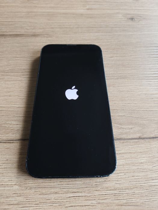 iPhone 13 czarny w dobrym stanie
