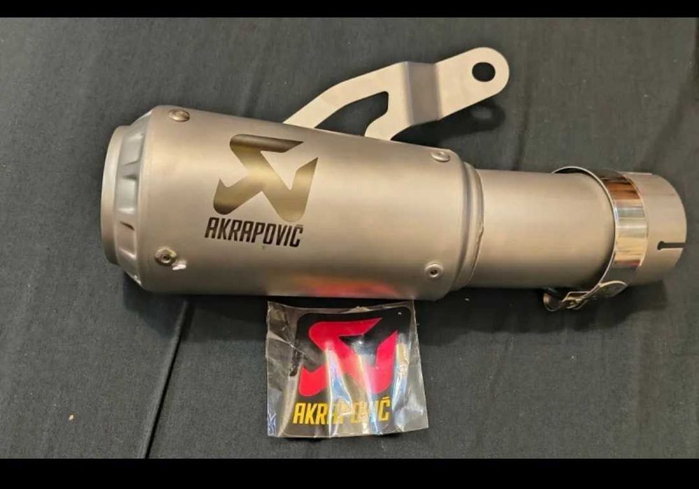 Escape replica akrapovick novo