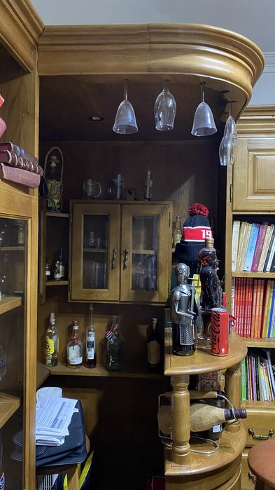 Movel de bar em madeira