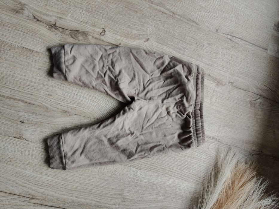 Ciemnobeżowe spodnie niemowlęce bawełniane H&M 74