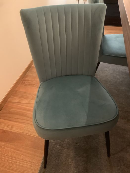 4 Cadeiras tom azul acinzentado com pes pretos. Novas