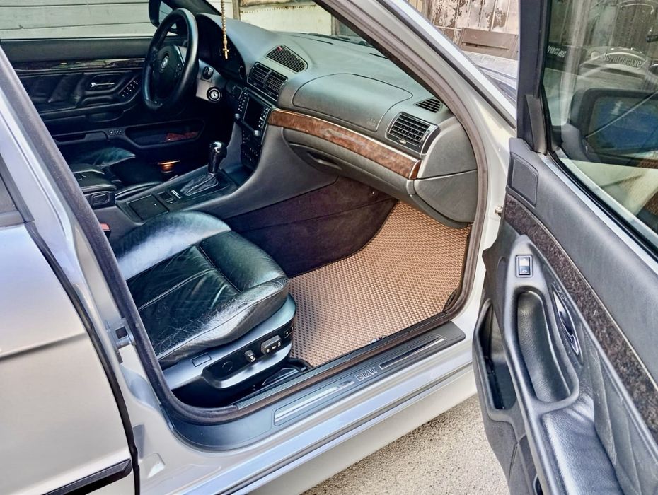 Продам BMW 7 Series E38 740i