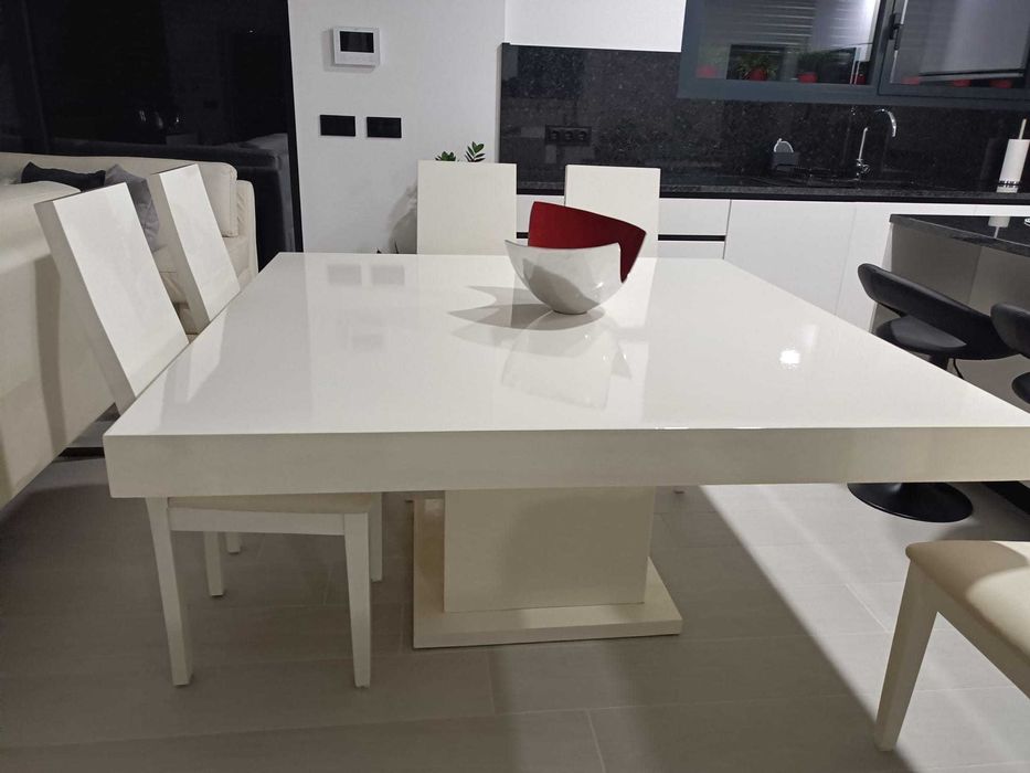 mesa de jantar quadrada sem cadeiras