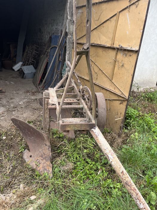 Pług zabytkowy do ciągnika