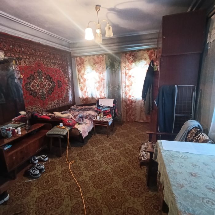 Продаю будинок 6 военна 4 кімнати,