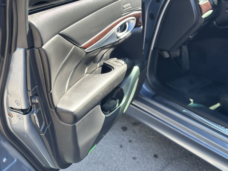 Продам Infiniti Q70