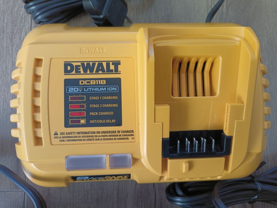 Зарядні пристрої DeWalt 20V