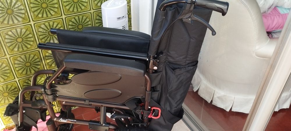 Cadeira de rodas nova eixo 43