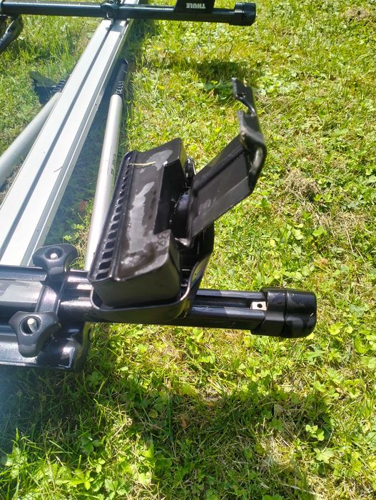 Bagażnik dachowy Thule + 4 uchwyty rowerowe