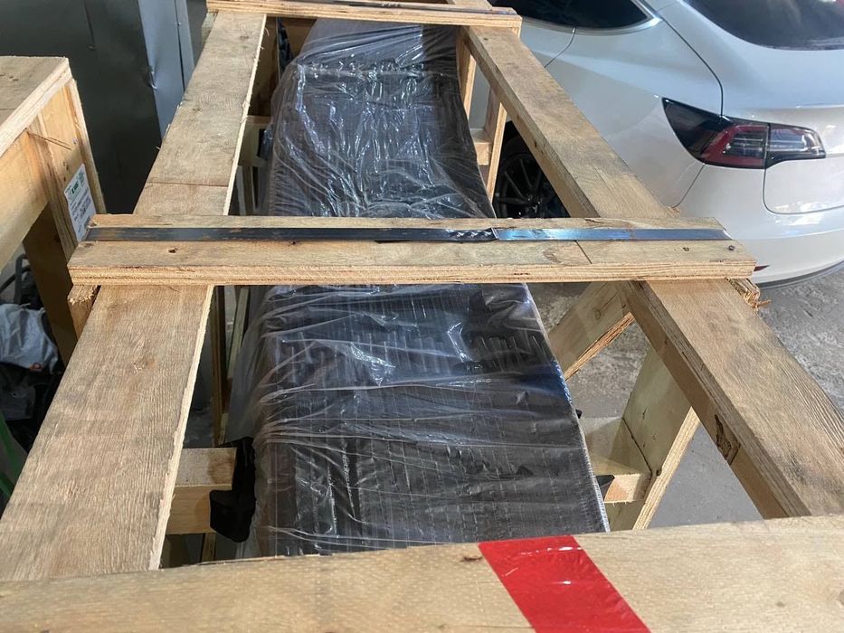 Стекло заднее  Tesla Model 3 1472925-00-B