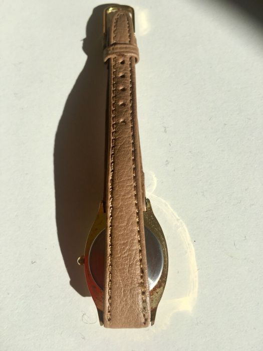 Relógio oval Novo