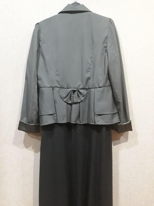 Класний піджак підійде під плаття