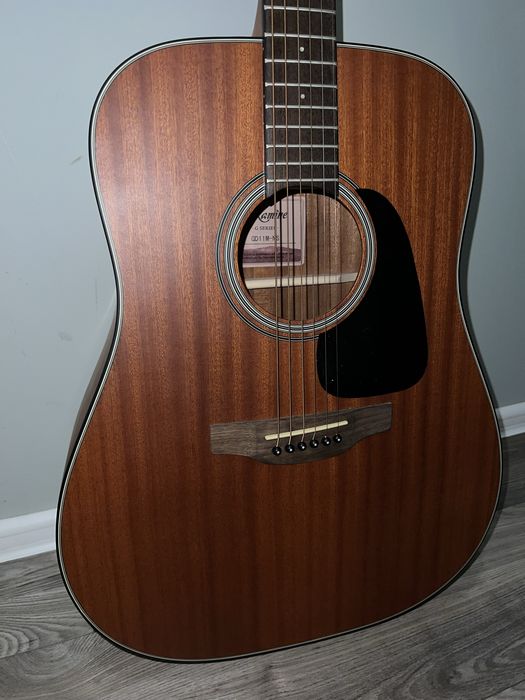 Sprzedam raz uzywana gitare akustyczną firmy TEKAMINE plus pokrowiec